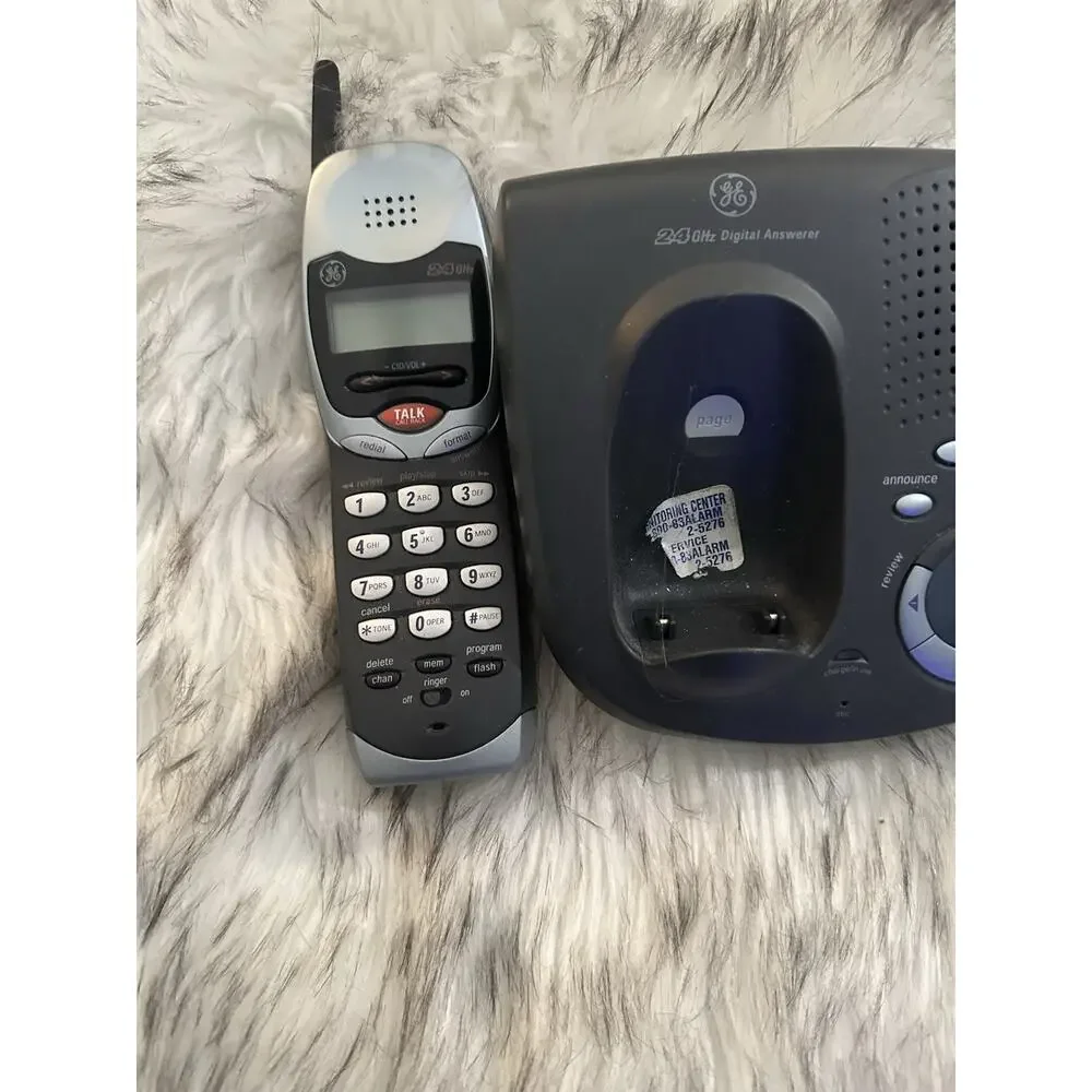 GE 2.4GHz Corded/Cordless Phone Combo Digital Answerer Black Silver Speakerphone